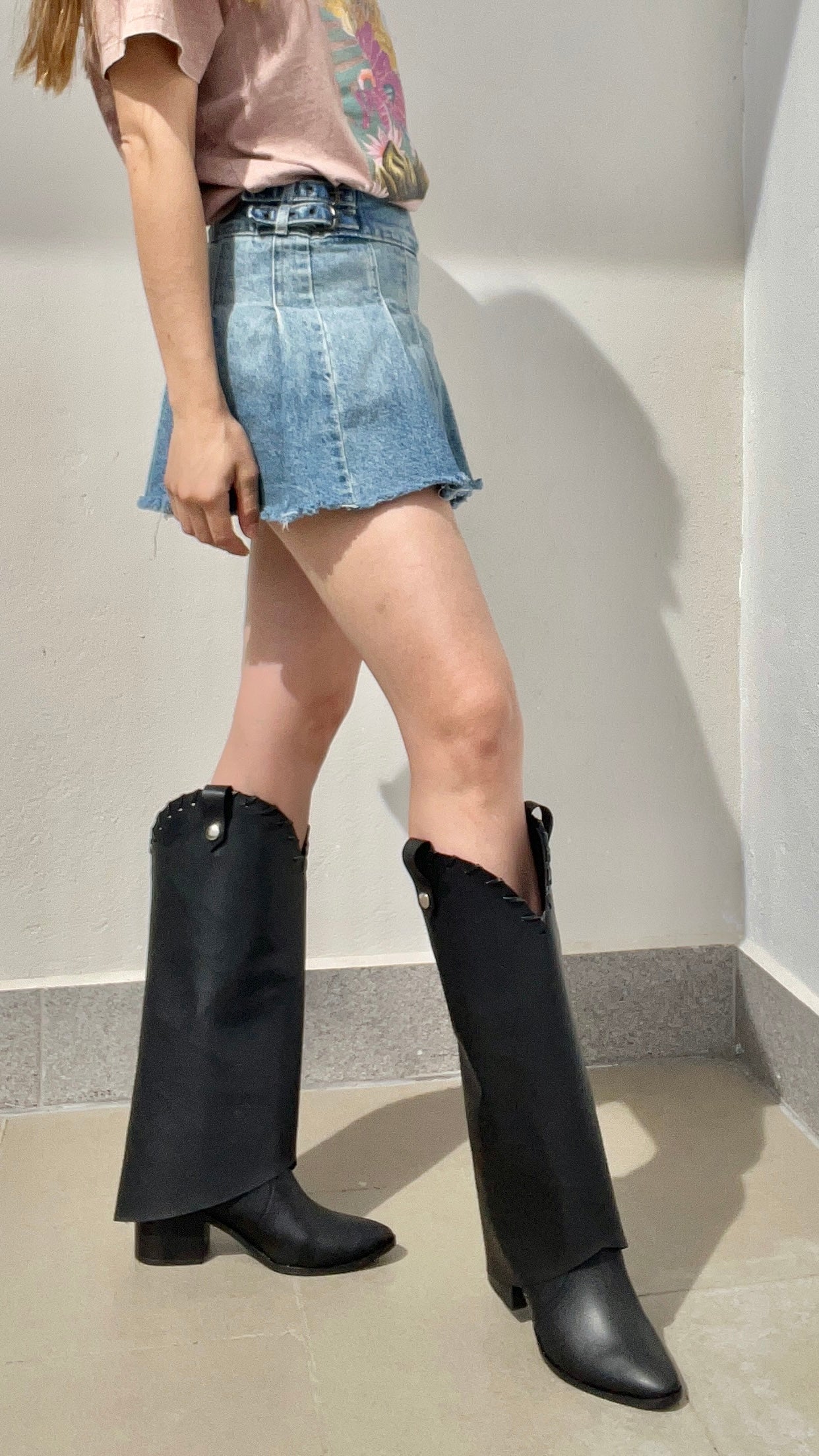 Bota negro dos vistas